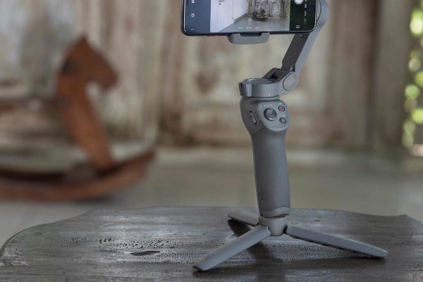 Gimbal OM 6 tương thích với phụ kiện grip tripod