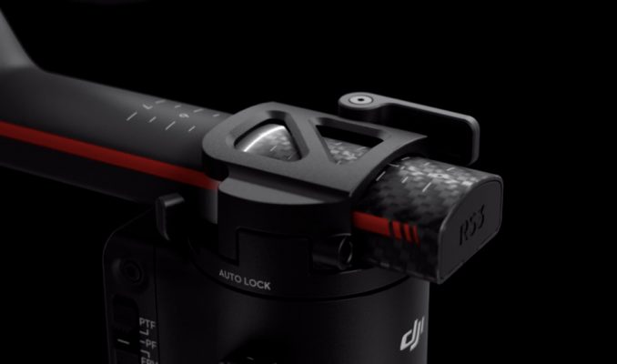 DJI RS 3 Pro được cấu tạo từ sợi carbon siêu nhẹ nhưng vô cùng chắc chắn