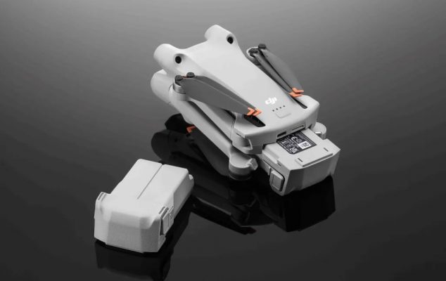 Dung lượng pin lớn cho flycam bay tối đa 34 phút