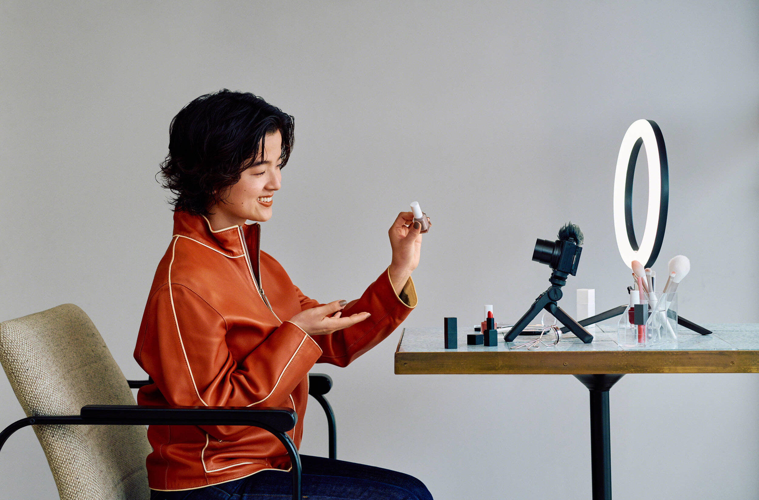 Sony ZV-1 II linh hoạt đổi từ lấy nét người sang lấy nét sản phẩm chỉ với 1 chạm