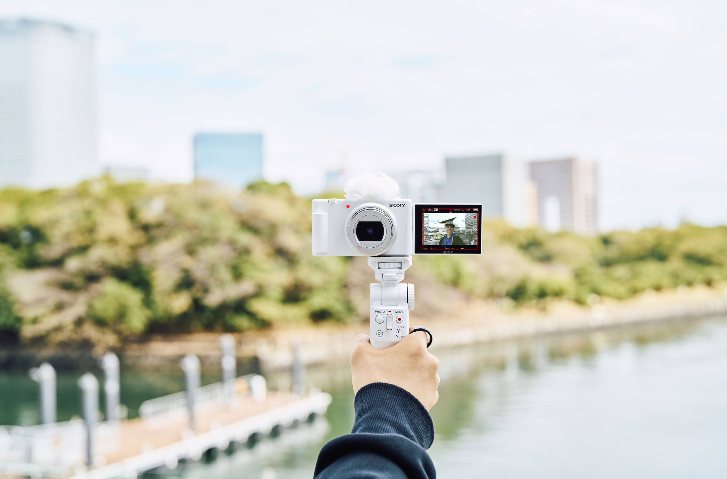 Máy ảnh với giao diện trực quan dễ thao tác