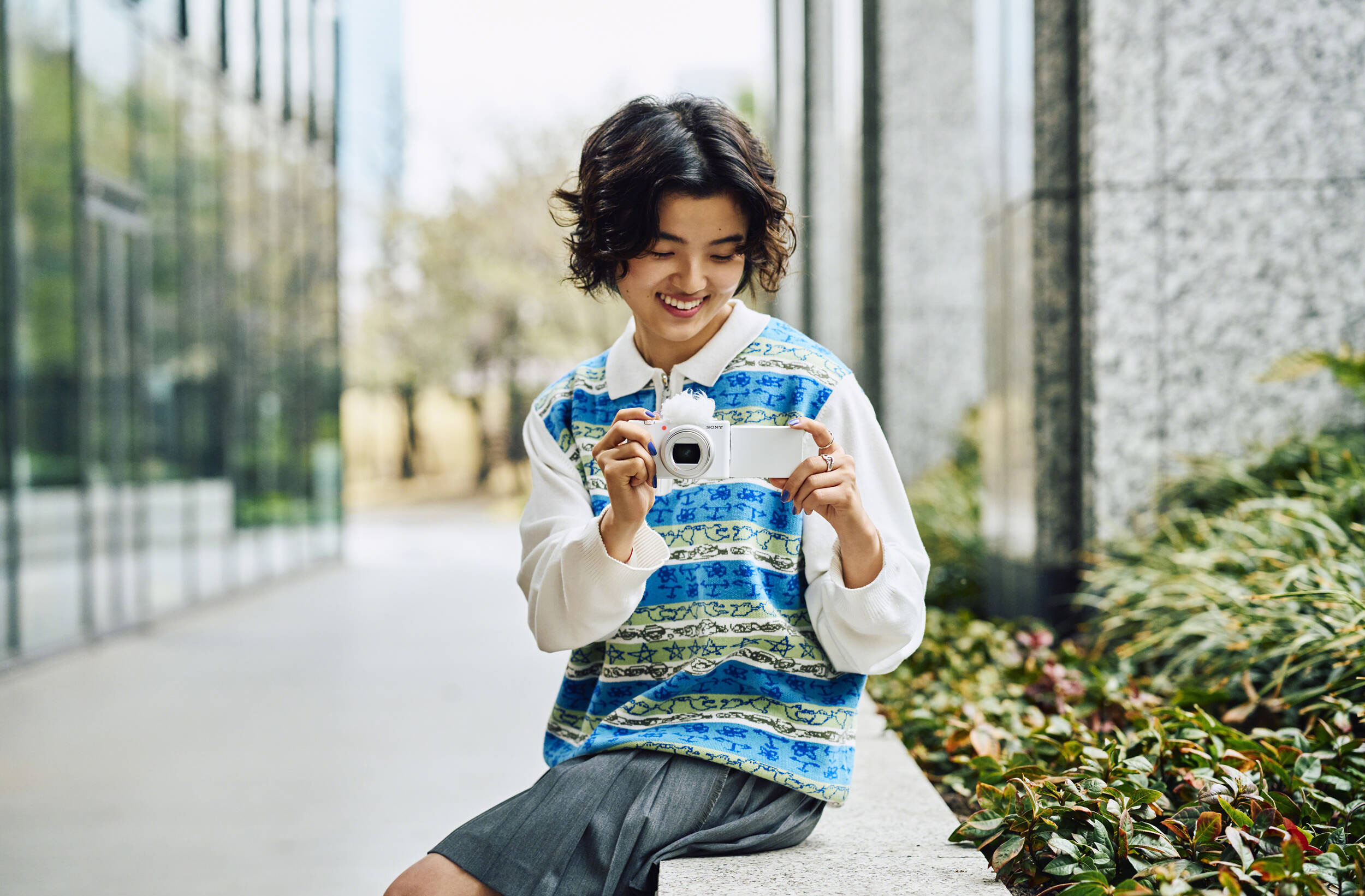 Camera sử dung cảm biến CMOS xếp chồng 1 inch 20.1MP