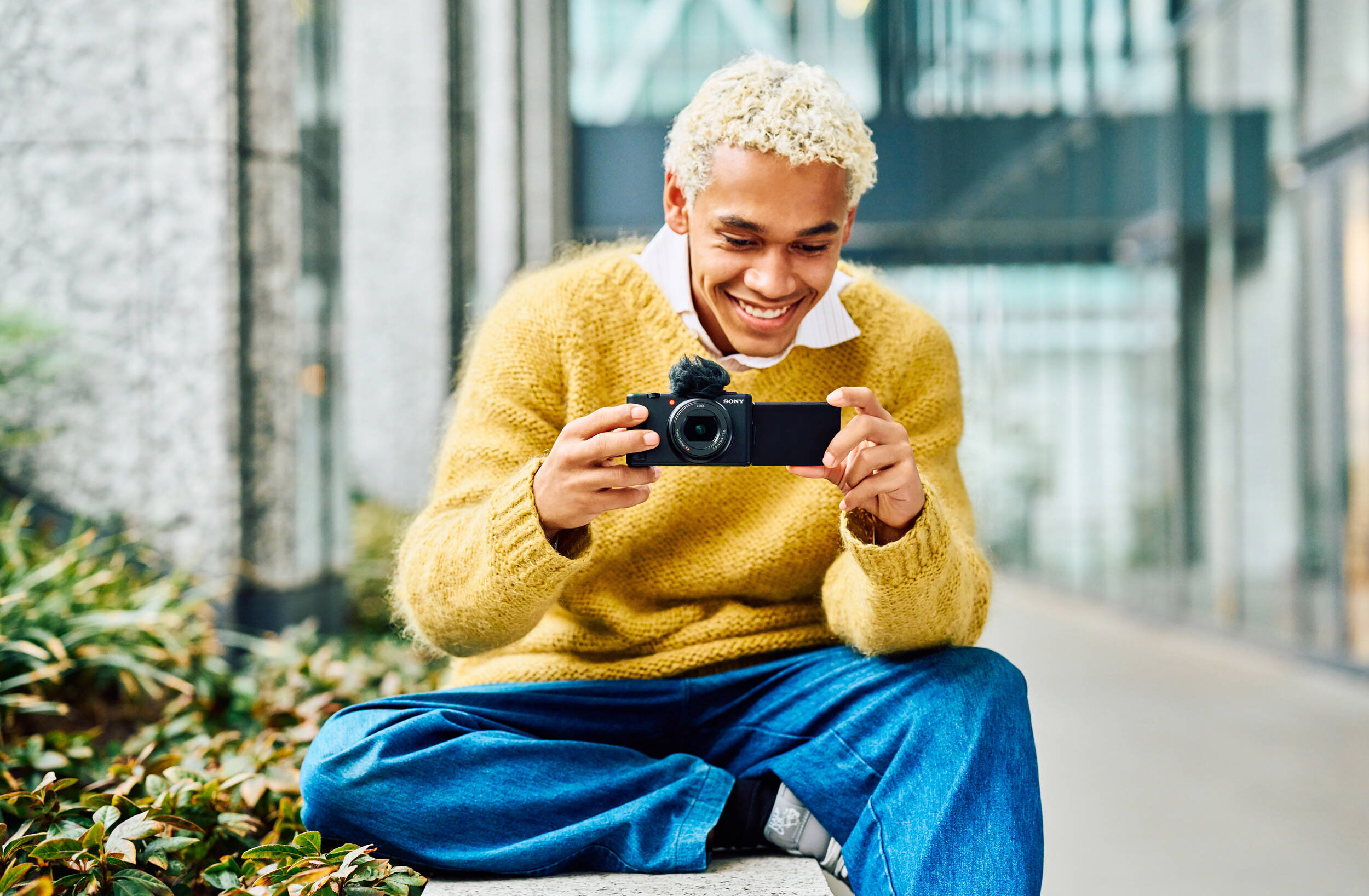 Camera sử dung cảm biến CMOS xếp chồng 1 inch 20.1MP