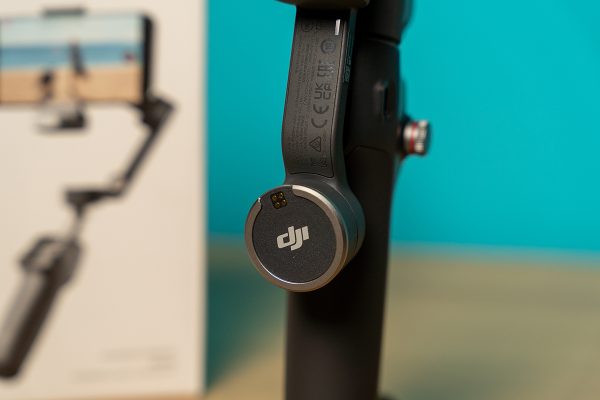 Bộ phụ kiện DJI OM mở khóa khả năng theo dõi, thu âm và chiếu sáng