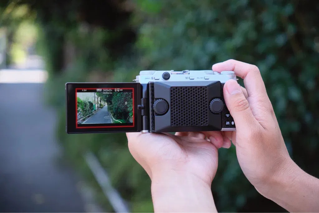 Màn hình cảm ứng LCD xoay lật của Fujifilm X-M5