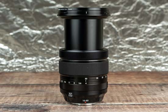 Ống kính này có 16 thấu kính trong 12 nhóm