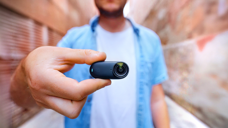 máy ảnh nhỏ xíu cỡ ngón tay cái insta360 go 3s