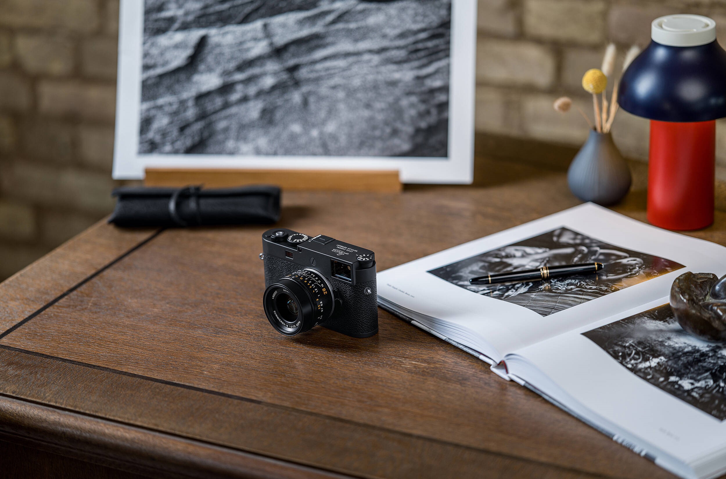 Leica M11-P sử dụng pin sung lượng lớn