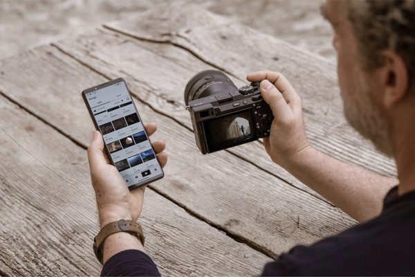 Sony Alpha 7CR có thể truyền tải dữ liệu một cách nhanh chóng nhờ hệ thống kết nối đa dạng