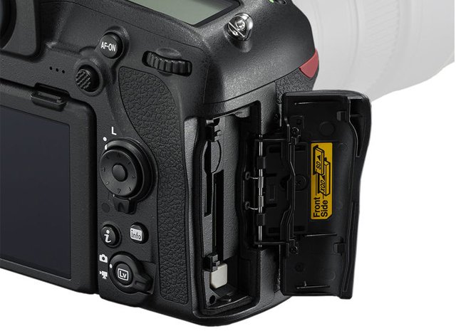 Nikon-D850--2-slots-sd-card