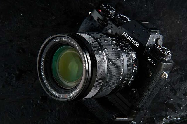 FUJIFILM XF 18-135mm f/3.5-5.6 R LM OIS WR chống chịu thời tiết