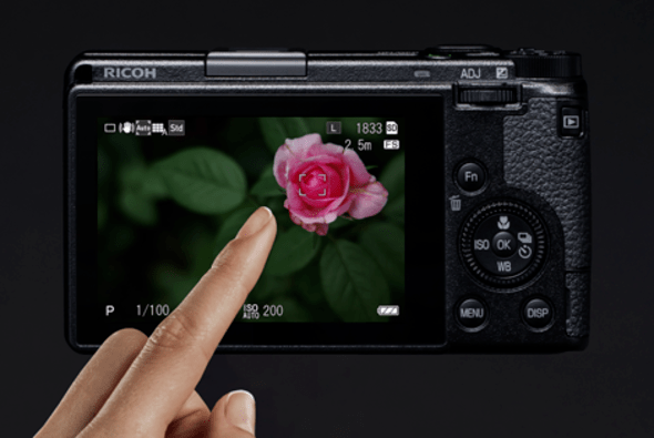 Ricoh GR IIIx sử dụng màn hình LCD 3.0 inc