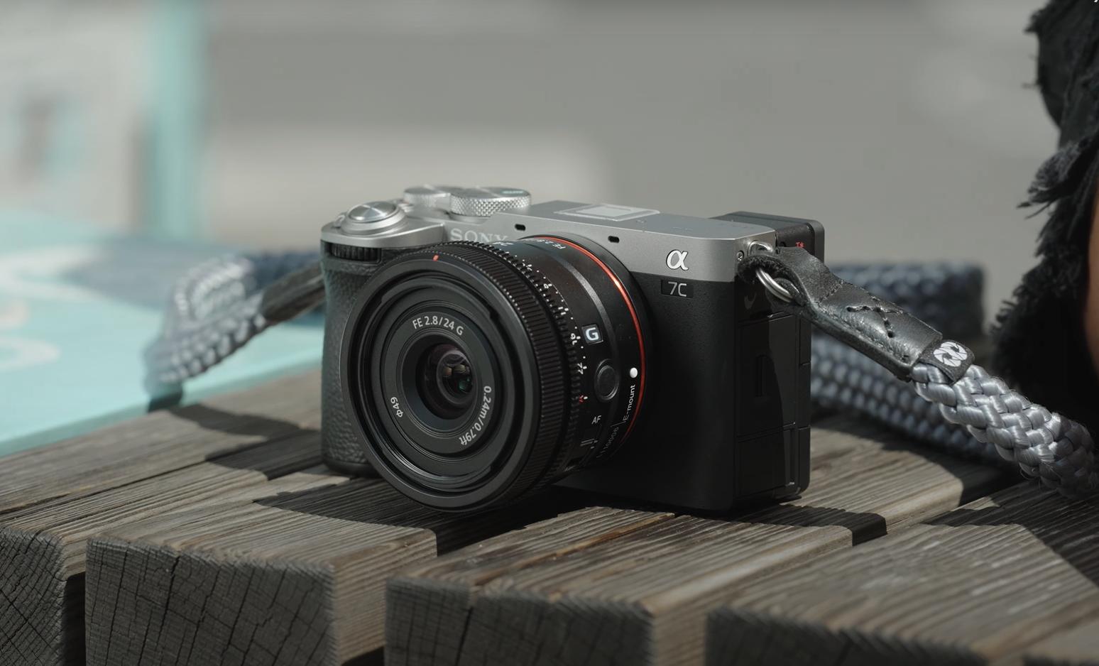 Thiết kế của chiếc máy ảnh A7C II