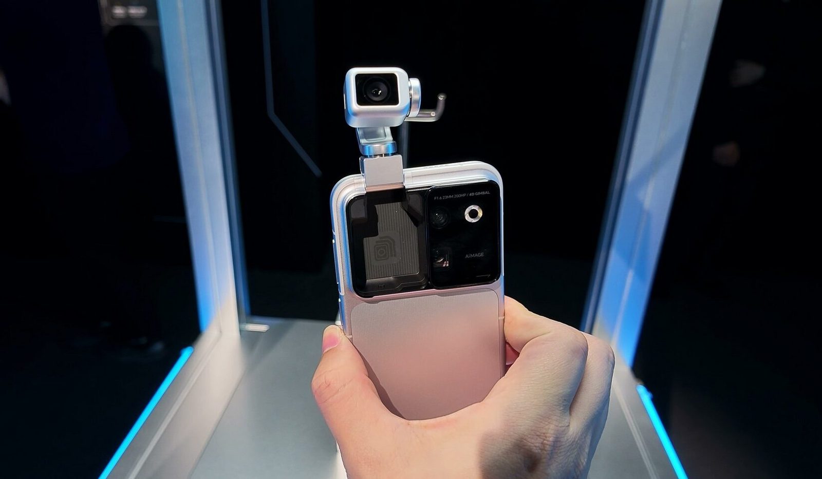 Trai nghiem thuc te Honor Robot Phone