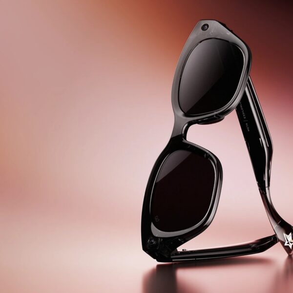 Kính thông minh Meta Glasses Capri LISA Edition gọng cat-eye chi tiết ngôi sao