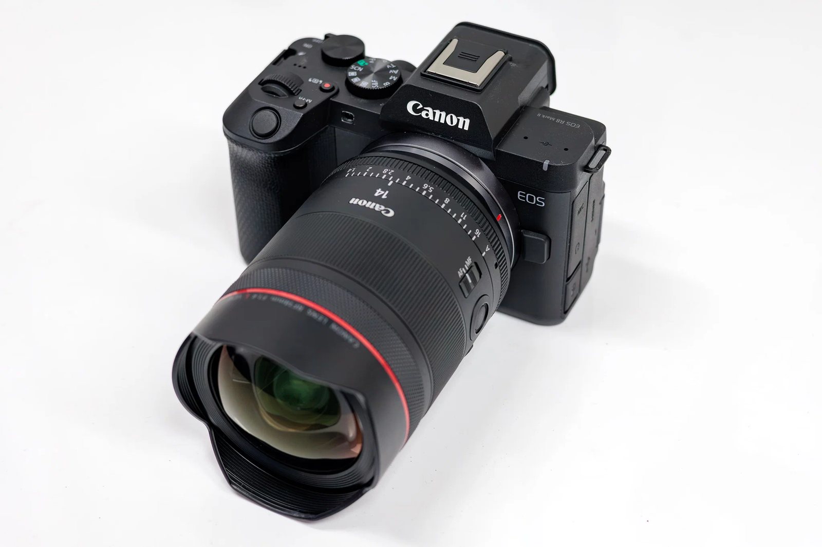 Canon EOS R8 Mark II góc trước 3/4